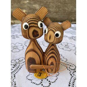 Vintage MCM Carved Wood Hugging Bears Figurine Original tags